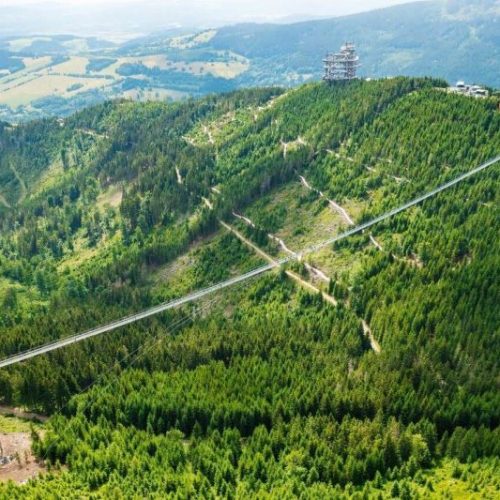 DOLNI MORAVA- wiszący most i ścieżka w obłokach