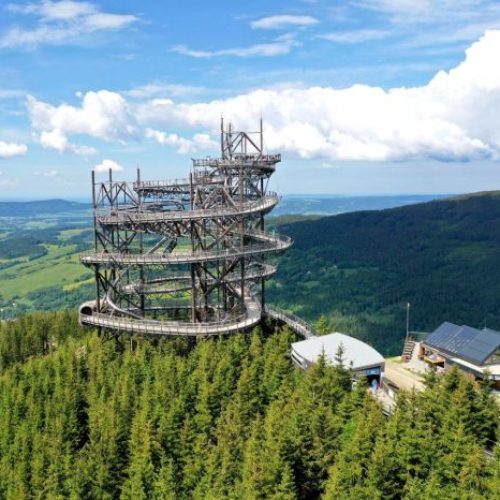 DOLNI MORAVA- wiszący most i ścieżka w obłokach