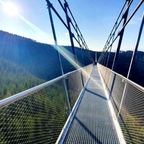 DOLNI MORAVA- wiszący most i ścieżka w obłokach